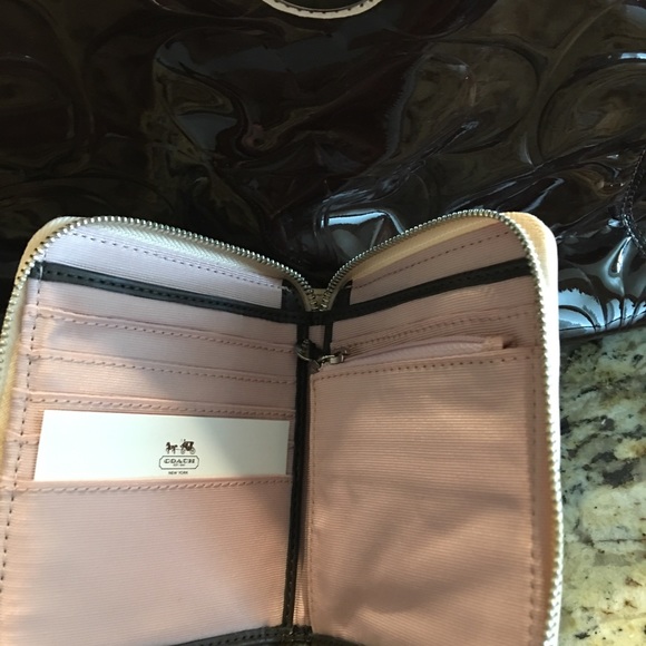 Coach purse and wallet - Picture 7 of 7
